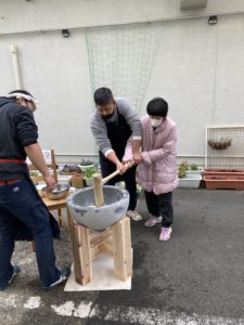 お餅つきをしました！